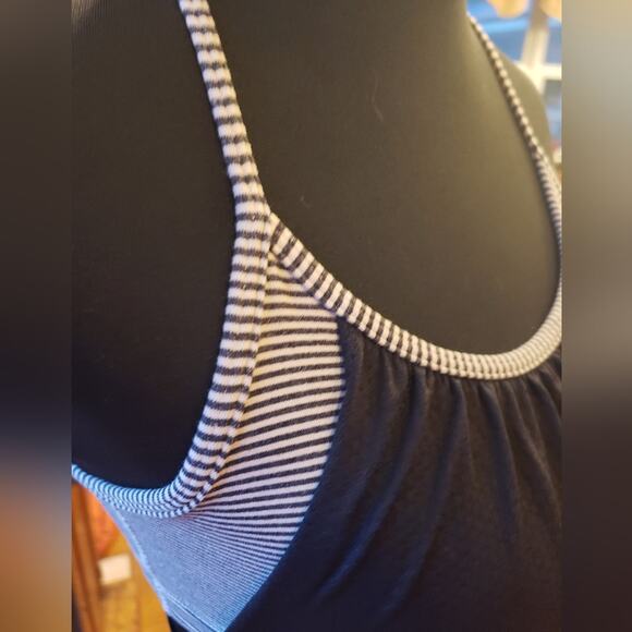 Lululemon no limit active wear athletic tank with bra sm black and‎ white - Picture 4 of 9
